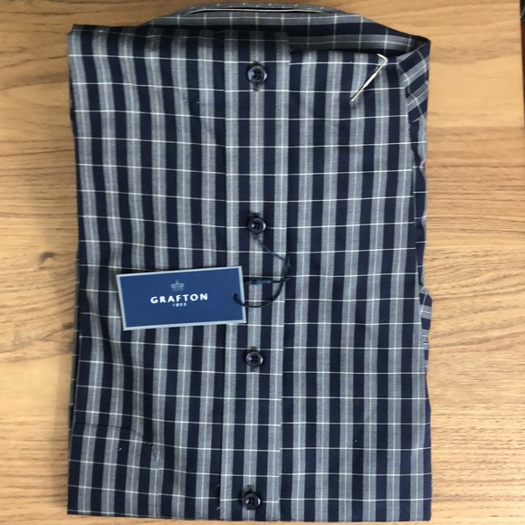 NEW WITH TAGS - Mens XL Dress Shirt. - Picture 4 of 5